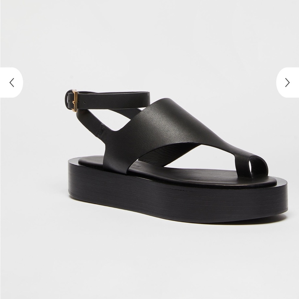 New in box Max Mara black leather sandals!